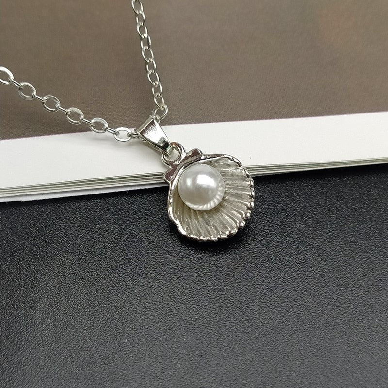 shell pearl pendant