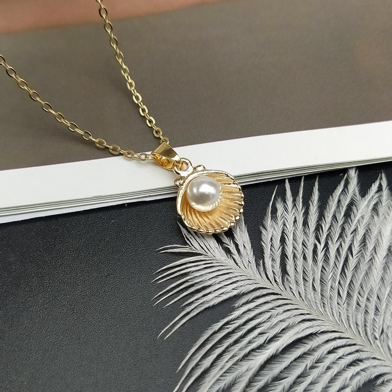 shell pearl pendant